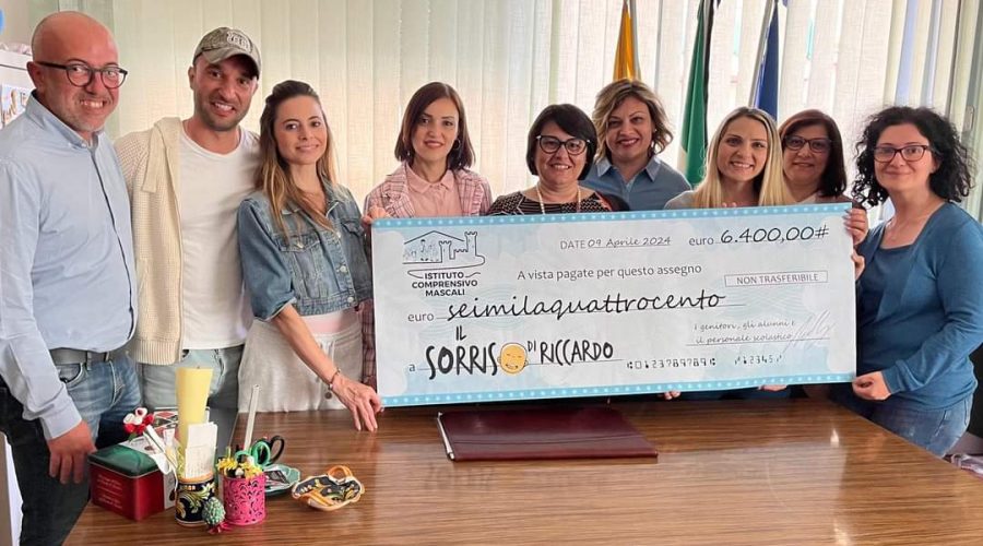 Parco di Riccardo: l’Istituto Comprensivo Mascali dona 6.400 euro VIDEO