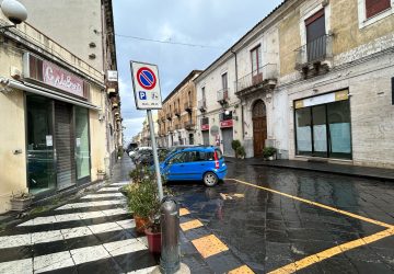 Giarre, commercio, il Consiglio approva i correttivi sugli stalli per il carico e scarico merci