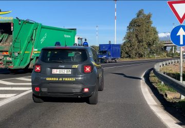 Traffico organizzato di rifiuti, truffa, falsit&agrave; commesse da pubblici impiegati: misure cautelari per 7 persone VD