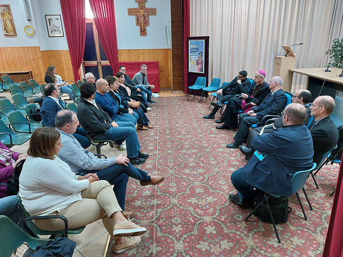Giarre, il vescovo incontra commercianti e lavoratori della parrocchia San Francesco