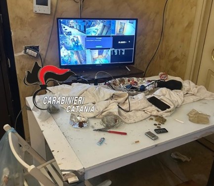 Catania: carabinieri arrestano 4 pusher