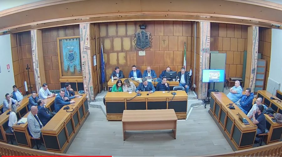 Giarre, sulla Tari scontro tra Consiglio comunale e Giunta. I consiglieri: “Non ci stiamo a fare da capro espiatorio”.