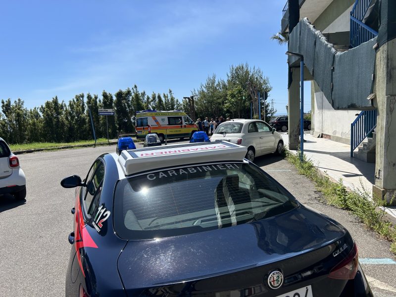 Giarre, si lancia dal terzo piano dell’ospedale e muore. La vittima una 62 enne
