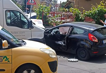 Mascali, scontro auto-furgone in via San Giuseppe