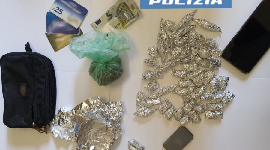 Fermato dalla polizia pusher 24enne