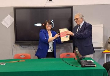 Donata collezione di fossili e minerali all&rsquo;Istituto Comprensivo Mascali VIDEO