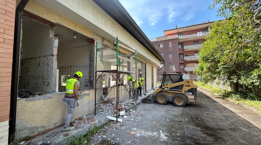 Macchia, ripartiti i cantieri per l’asilo intercomunale di via Russo. Sopralluogo del sindaco VD
