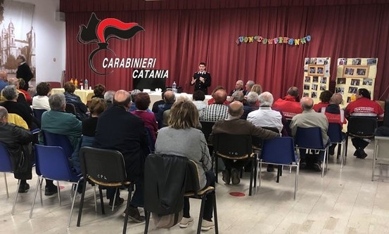 Prevenzione delle truffe ai danni di anziani e non solo. L’Arma incontra i Carabinieri in congedo e gli iscritti del locale centro diurno per anziani.
