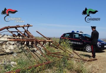 Armati di flex, avevano abbattuto un traliccio per rubare il ferro: arrestati