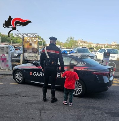 Bimbo si allontana dai genitori e si smarrisce. Immediate le ricerche dei Carabinieri