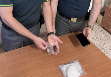 Acireale, finanzieri arrestano pusher beccato con cocaina e popper