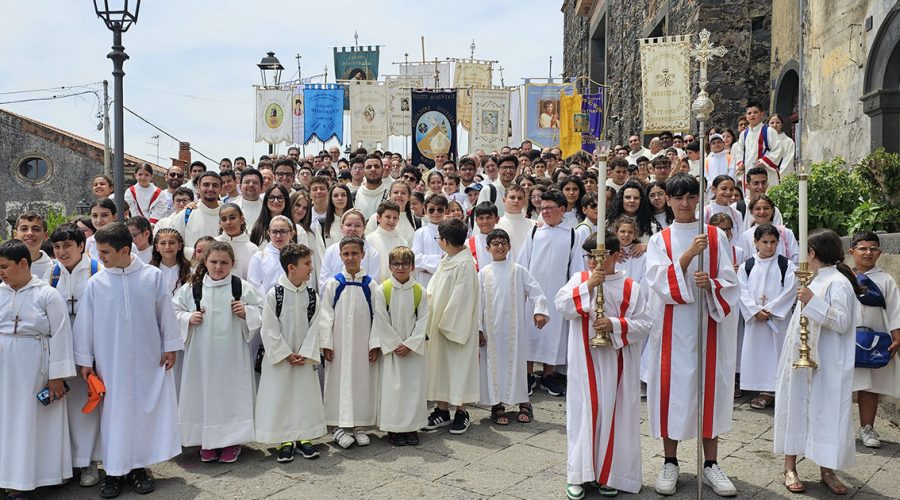 Grande partecipazione per la Giornata diocesana dei Ministranti a Sant’Alfio