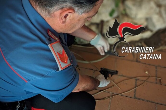 Pedara, spara all’ex moglie ma la pistola si inceppa. Fermato dai Cc un 87enne