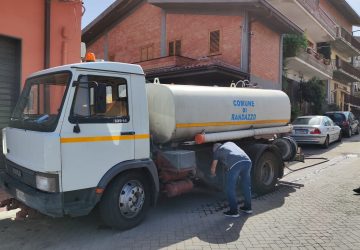 Randazzo, disservizio idrico: la protesta dei cittadini