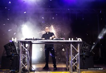 Francavilla di Sicilia: sold out per padre Guilherme Peixoto, il "prete dj"