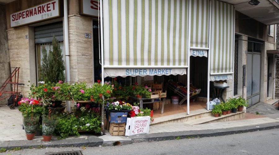 Sant’Alfio, dopo 77 anni di attività chiude storico market del paese
