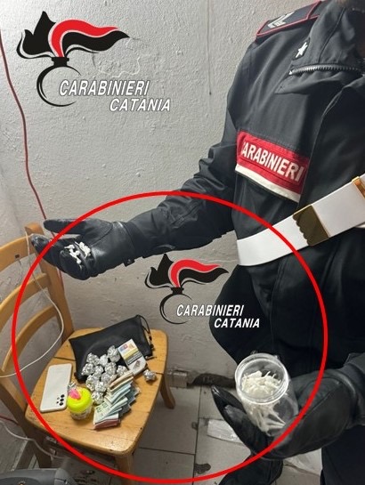 Carabinieri sorprendono e arrestano altri due pusher in azione