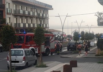 Riposto, corto circuito danneggia auto e garage in via Rocco la Porta