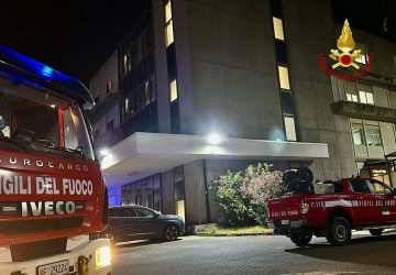 Divampa incendio nel reparto di Ostetricia dell'ospedale di Acireale