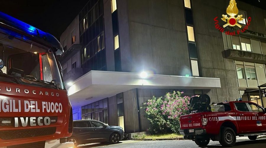 Divampa incendio nel reparto di Ostetricia dell’ospedale di Acireale