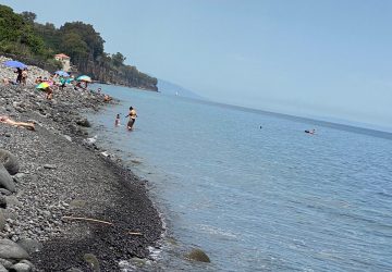 Fondachello e Praiola, riecco i reflui fognari in mare. Allarme per la stagione balneare