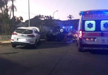 Mascali, grave collisione tra due auto: una si ribalta. Intervento  del 118 e Vigili del fuoco