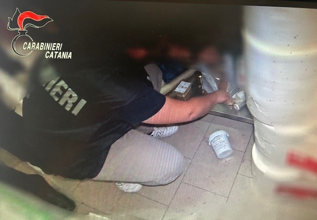 Carenze igieniche in un locale commerciale di Bronte