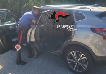 In tasca i soldi, in auto e a casa la droga: i Carabinieri arrestano un giovane pusher