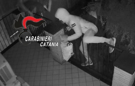 Furti seriali in appartamenti: due arresti