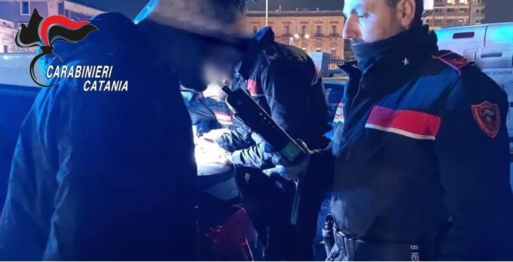 Ubriachi tentano di scappare in auto ma i Carabinieri li arrestano