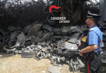 Gestiva un&rsquo;officina di autoricambi abusiva: denunciato dai Carabinieri