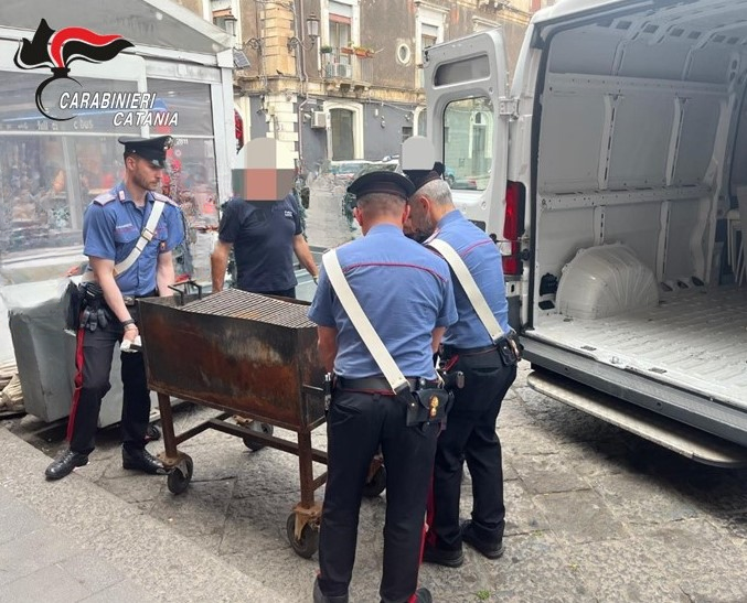 Sequestrati dai Cc i dehors di due noti “arrusti e mangia”