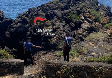 Tenta di stuprare una bagnante: arrestato