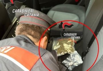 Balbetta ai Carabinieri che gli trovano la &ldquo;droga&rdquo; addosso: arrestato