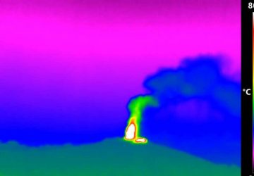 Etna, nuove fontane di lava. Sospesi voli a Catania