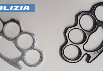 Tirapugni nel bagaglio, due passeggeri denunciati