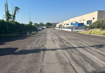 Giarre, Zona artigianale ricoperta da uno strato di cenere vulcanica