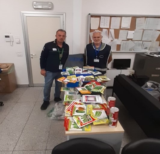 Aeroporto di Catania, sequestrate oltre 120 confezioni di sementi irregolari