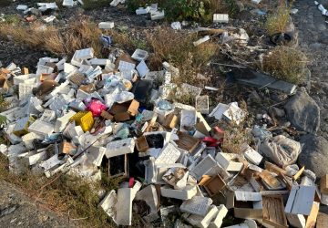 Riposto, una gigantesca pattumiera nel letto del torrente Torre. Allarme igienico sanitario