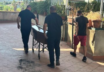 Il giallo di Fondachello, slitta a domani l'autopsia della 38enne trovata impiccata