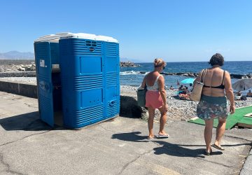 Riposto i bagni chimici in spiaggia sotto accusa: "indecorosi". L'assessore D'Urso: "Abbiamo sollecitato la ditta"