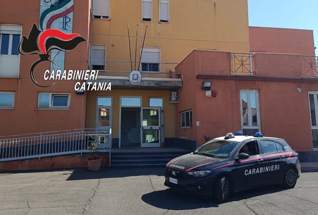 Lite dentro un bar, tre denunciati per lesioni aggravate