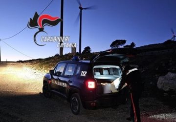 Rubano la nafta dai mezzi di un cantiere. Presi