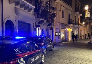 Controlli dei Carabinieri nel Taorminese: 3 denunce e 4 giovani segnalati quali assuntori di droghe. Chiuso un ristorante