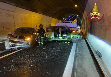 Incidente mortale sulla A18: vittima un 58enne
