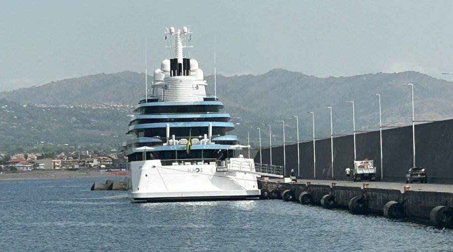 Riposto, uno yacht di lusso rischia di ormeggiare tra i rifiuti. Intervento last minute dopo le pressioni di una agenzia marittima