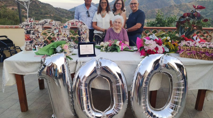 Castiglione di Sicilia, festeggiata nonnina centenaria