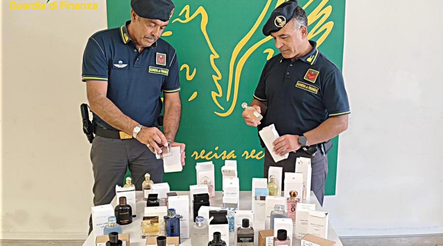Finanzieri sequestrano profumi contraffatti alla fiera di Pedara