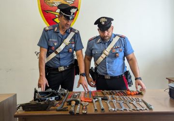 Taormina, sorpresi a rubare parti meccaniche e di carrozzeria nel deposito comunale: 2 arresti
