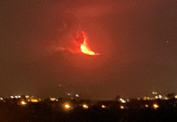 Eruzione Etna, aeroporto: dalle 18 riprendono le partenze. Arrivi col contagocce